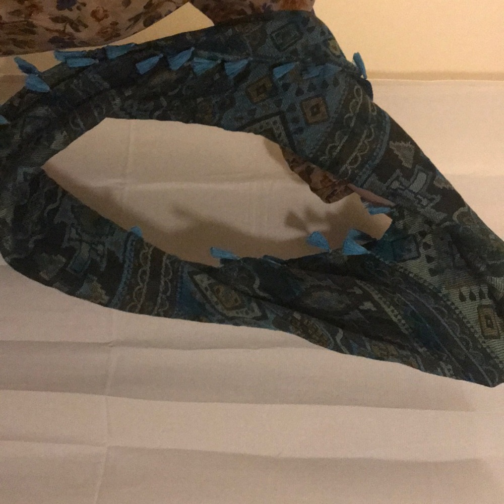 A patterned scarf (new) Plus shipping